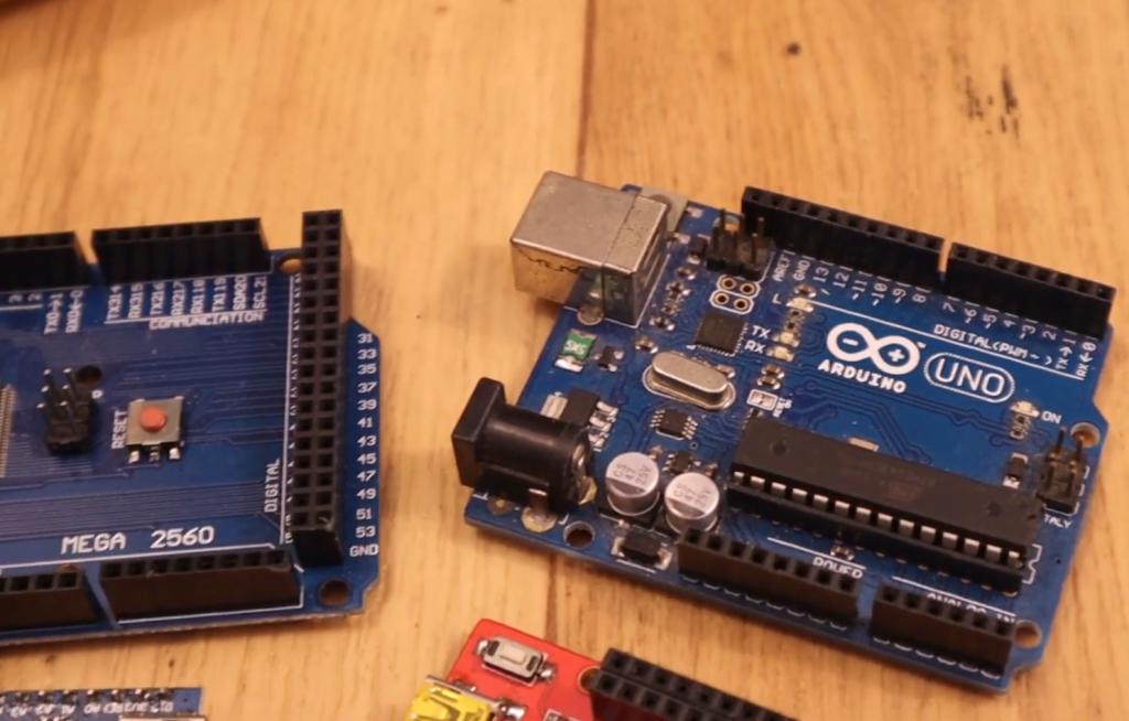 Key Components of an Analog Comparator