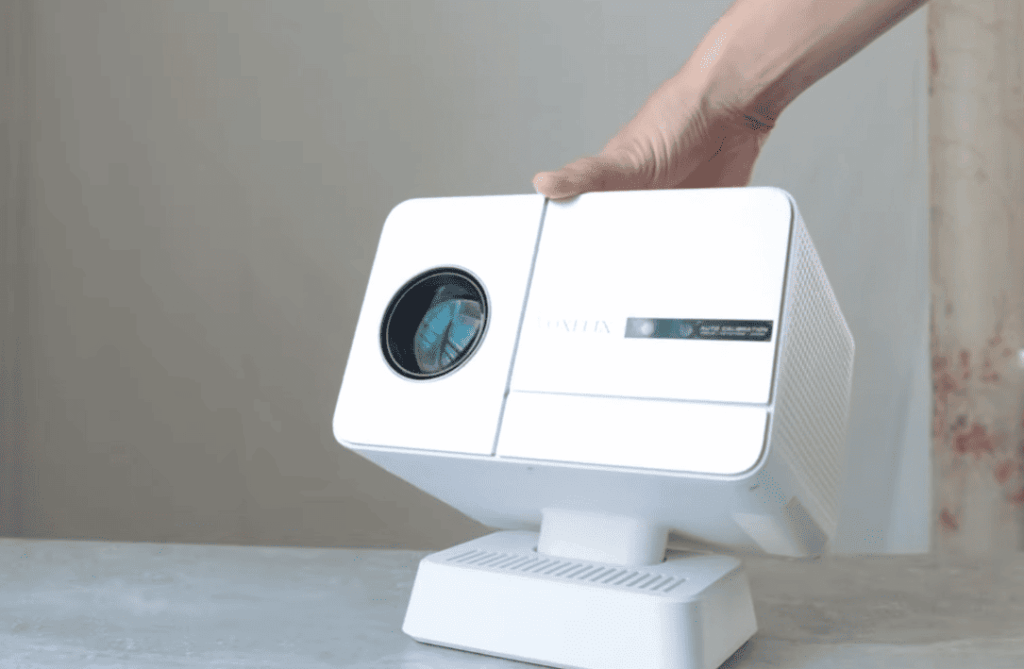 Why to adjust a projector screen?