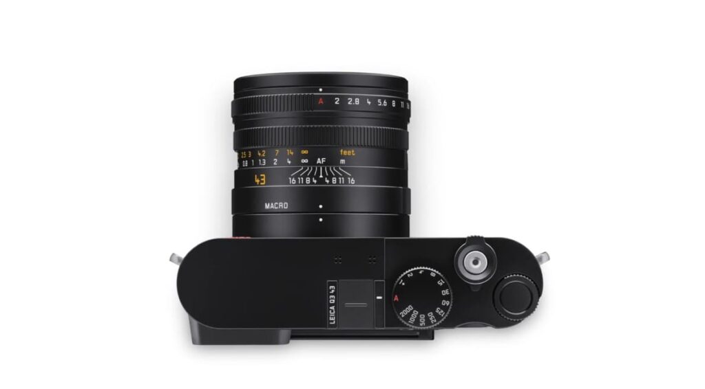 What are the differences between 28mm and 50mm camera lenses?