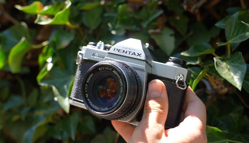 Features of Canon AE-1 and Pentax K1000 Comparison